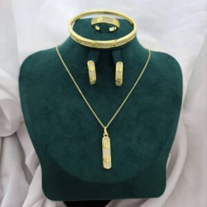 Elegant Pearl-Embellished Hair Clip